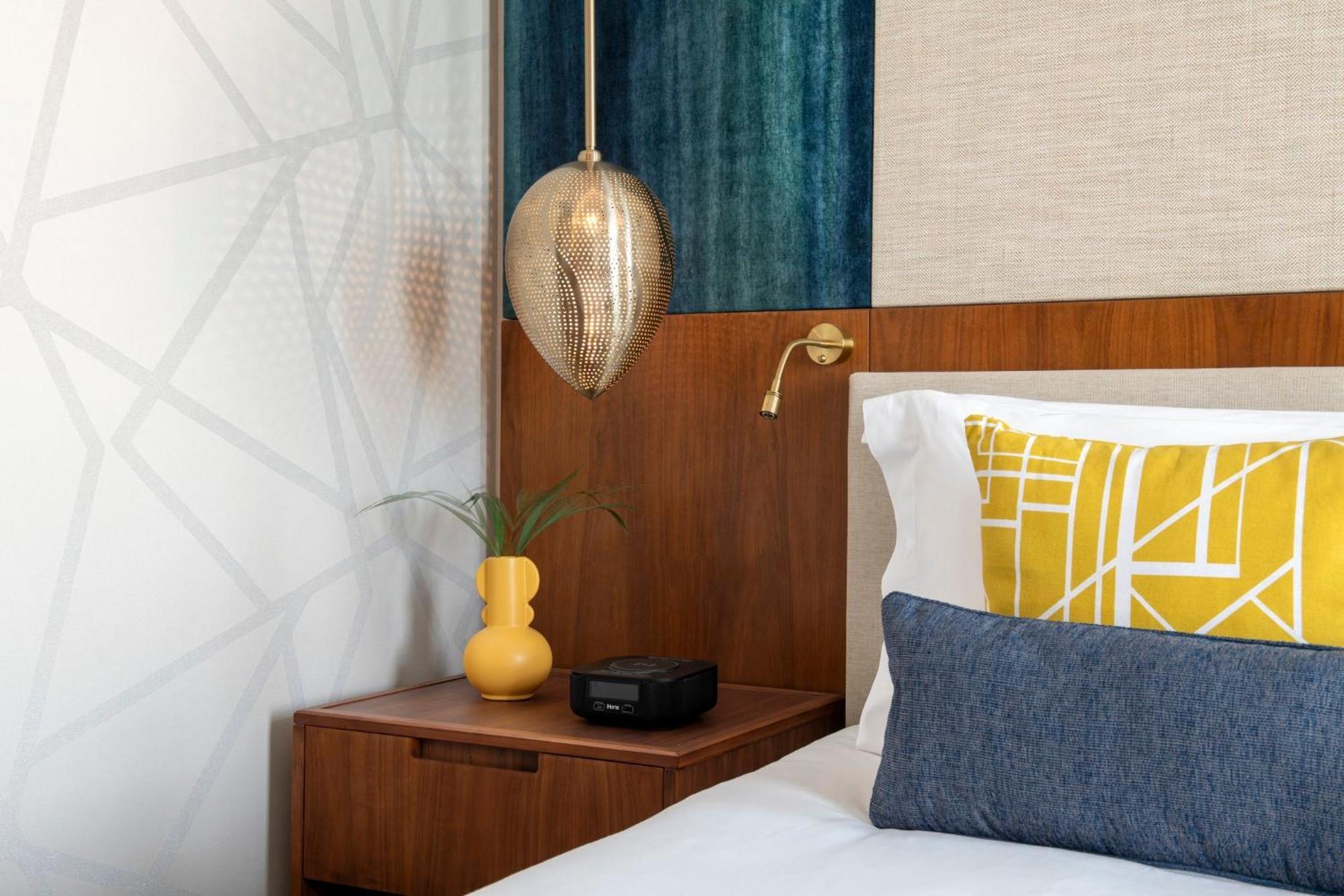 Abesq Doha Hotel And Residences, An Ihg Hotel Luaran gambar A bedroom at the hotel