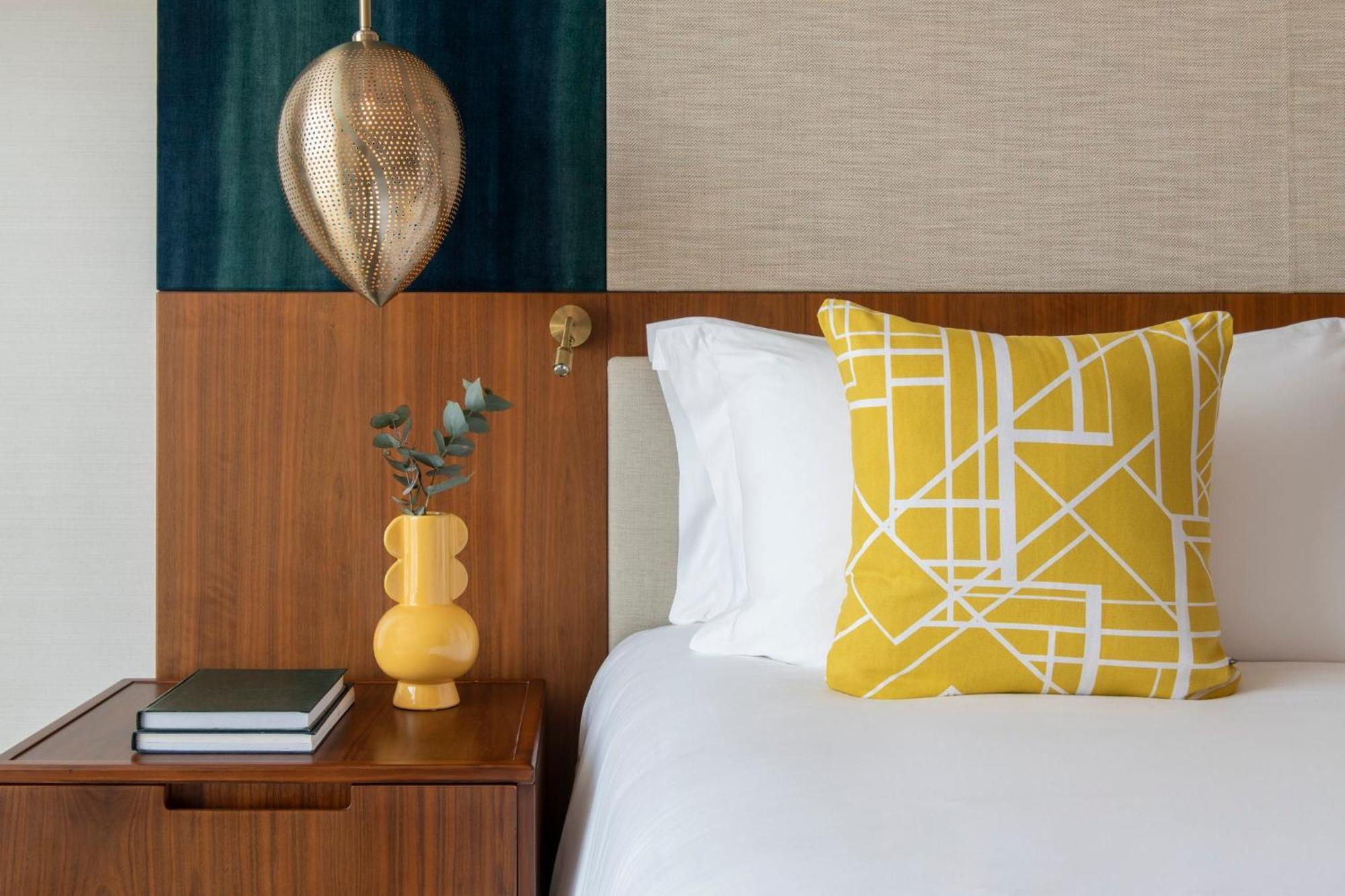 Abesq Doha Hotel And Residences, An Ihg Hotel Luaran gambar A bedroom at the Standard East Village